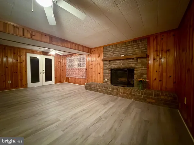 $3,500 | 905 West Poplar Road, Sterling, VA 20164