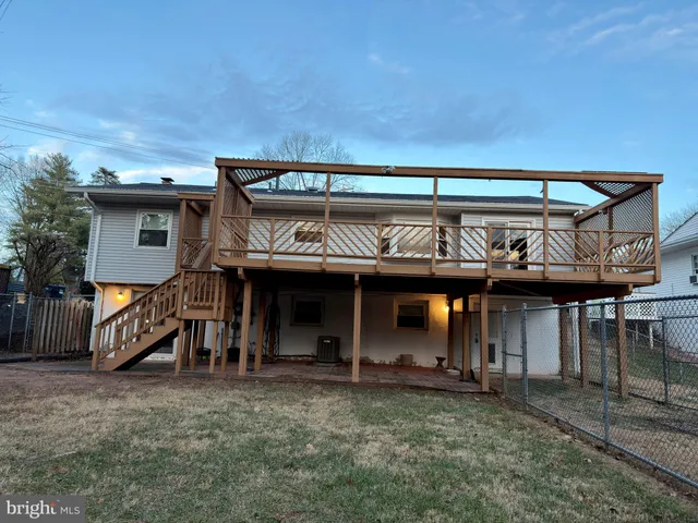 $3,500 | 905 West Poplar Road, Sterling, VA 20164
