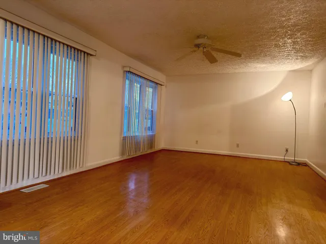 $3,500 | 905 West Poplar Road, Sterling, VA 20164