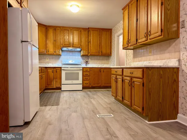 $3,500 | 905 West Poplar Road, Sterling, VA 20164