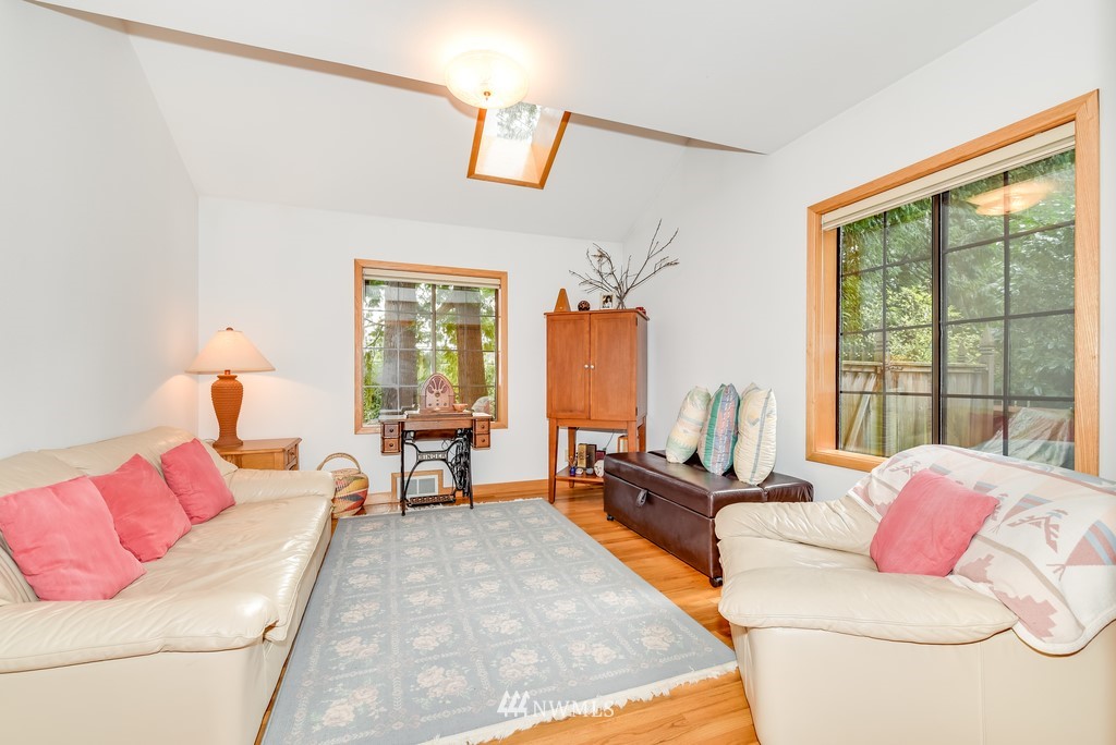 10436 Northeast 187th Street Bothell, WA 98011 - Photo 11 of 25 Gallery Image 11