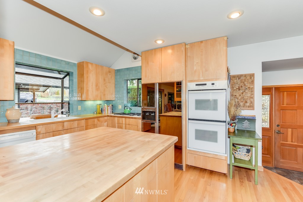 10436 Northeast 187th Street Bothell, WA 98011 - Photo 7 of 25 Gallery Image 7