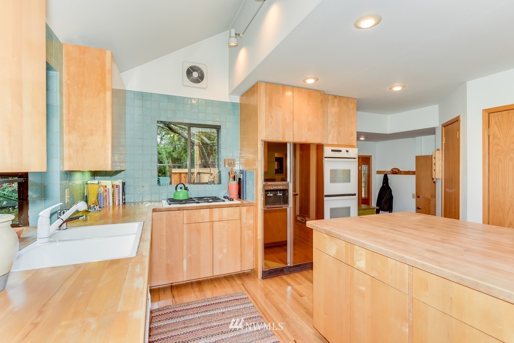 10436 Northeast 187th Street Bothell, WA 98011 - Photo 8 of 25 Gallery Image 8