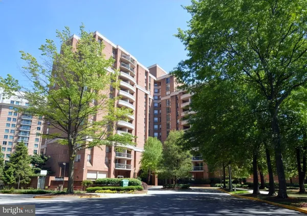 $375,000 | 4808 Moorland Lane, Unit 701, Bethesda, MD 20814