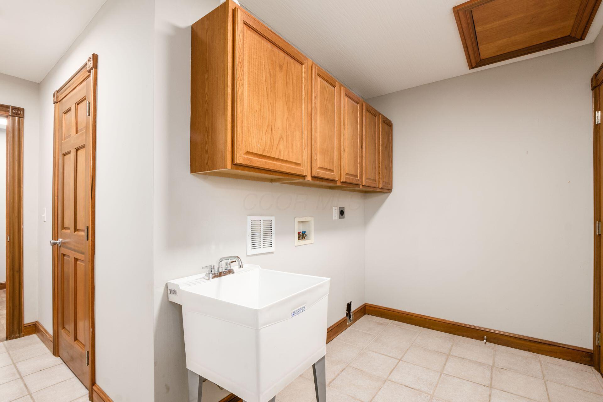 277 Cherrington Road Westerville, OH 43081 - Photo 14 of 60 14 1st floor laundry