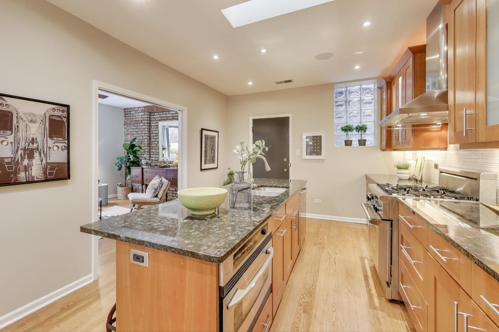 921 West Addison Street, Unit 3B Chicago, IL 60613 - Photo 12 of 28