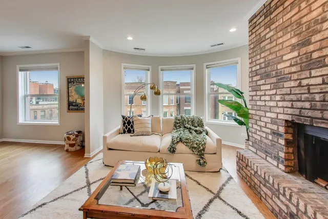 $550,000 | 921 West Addison Street, Unit 3B, Chicago, IL 60613