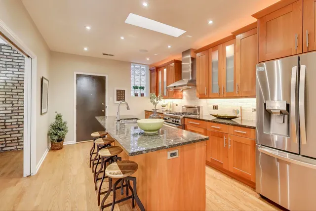 $550,000 | 921 West Addison Street, Unit 3B, Chicago, IL 60613