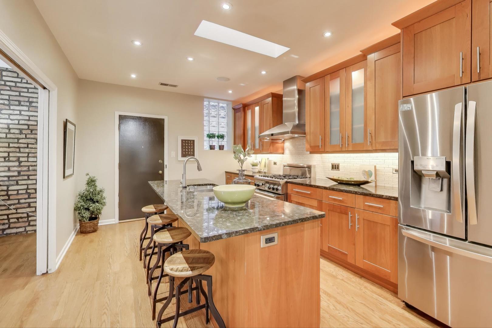 921 West Addison Street, Unit 3B Chicago, IL 60613 - Photo 9 of 28