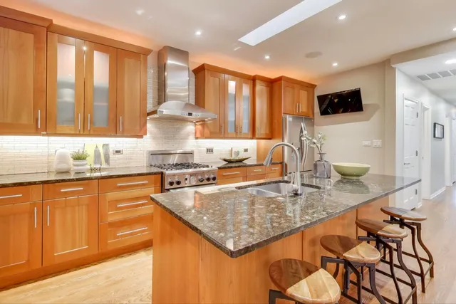 $550,000 | 921 West Addison Street, Unit 3B, Chicago, IL 60613