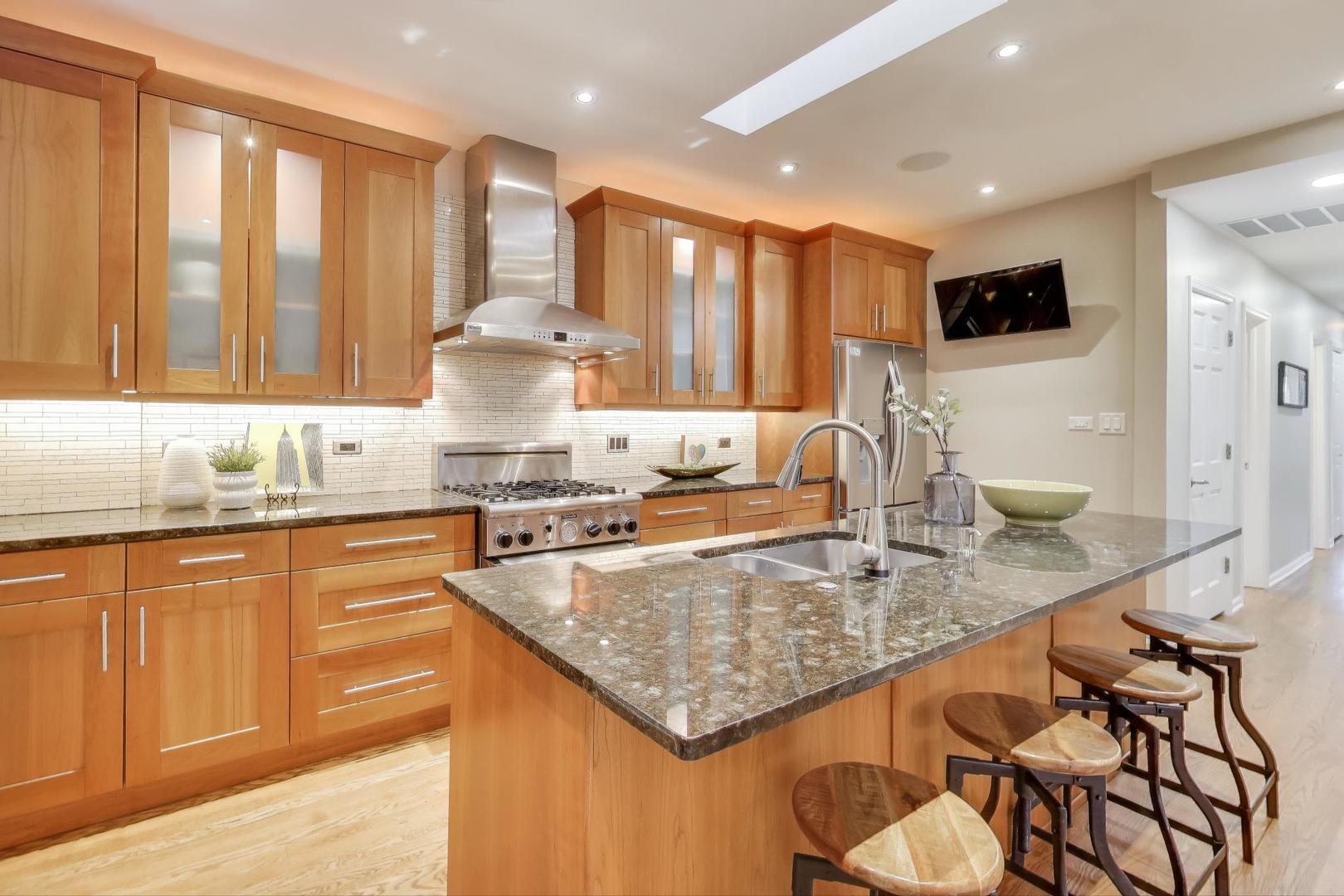 921 West Addison Street, Unit 3B Chicago, IL 60613 - Photo 10 of 28