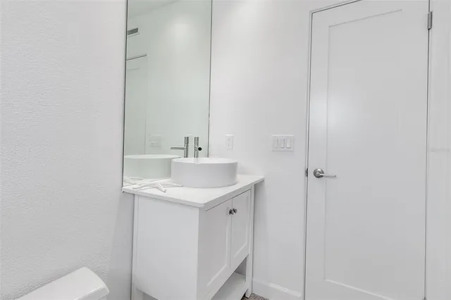 $1,700,000 | 130 North Adams Drive, Sarasota, FL 34236