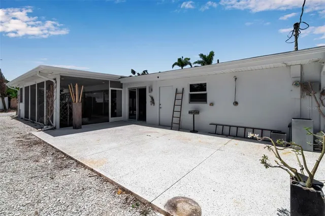 $1,700,000 | 130 North Adams Drive, Sarasota, FL 34236