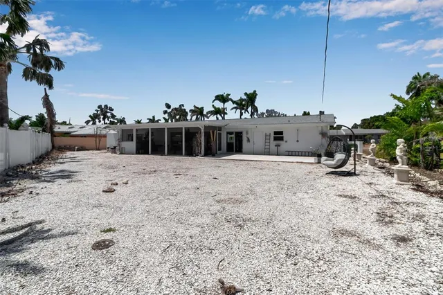 $1,700,000 | 130 North Adams Drive, Sarasota, FL 34236