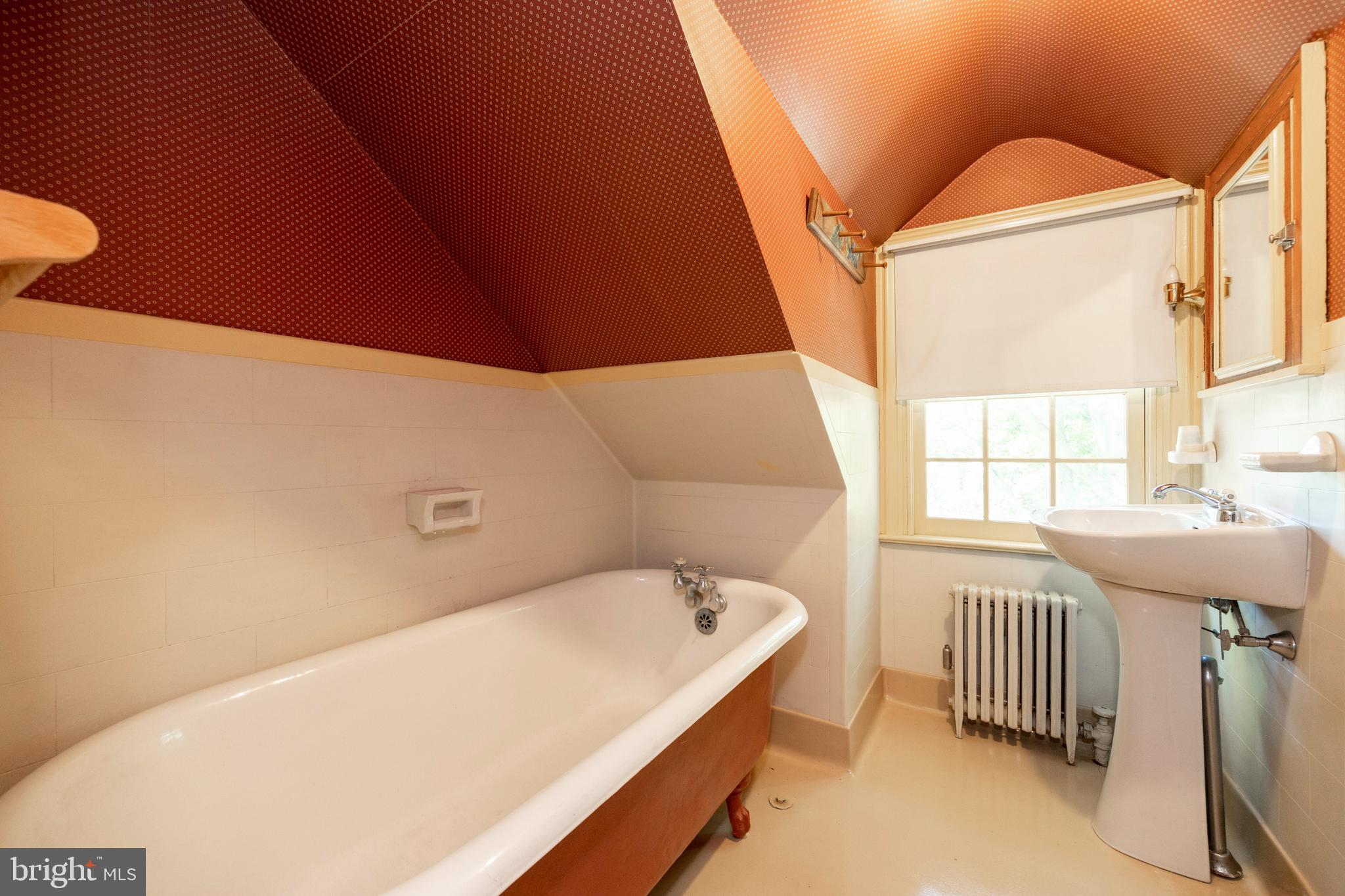 105 7 Stars Road Spring City, PA 19475 - Photo 26 of 32 3rd Floor Full Bath