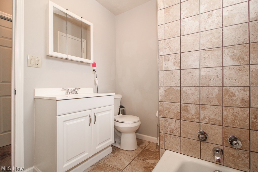 1707 Lander Road Cleveland, OH 44124 - Photo 16 of 27