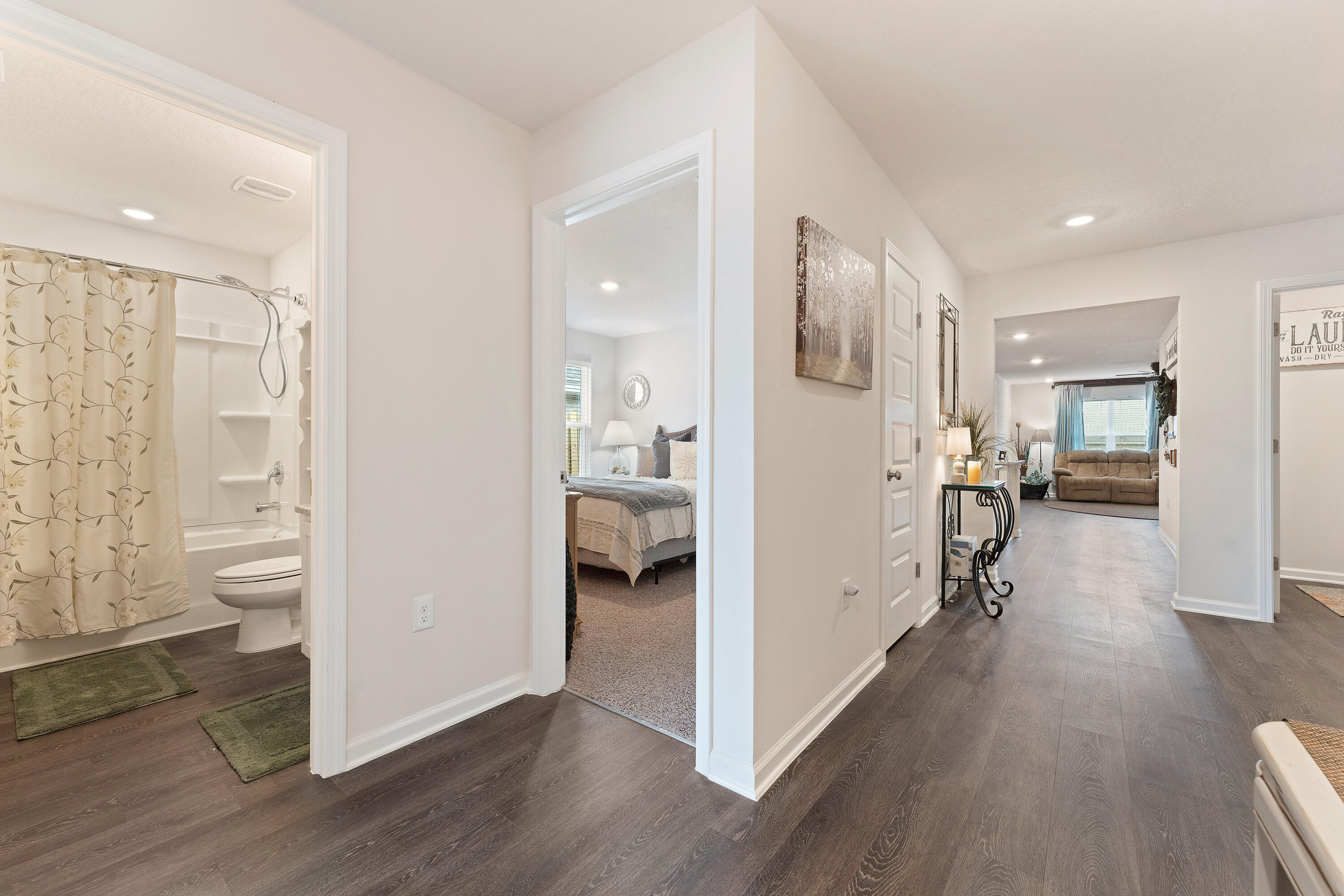 4630 Honor Guard Way Crestview, FL 32539 - Photo 4 of 45 Gallery Image 4