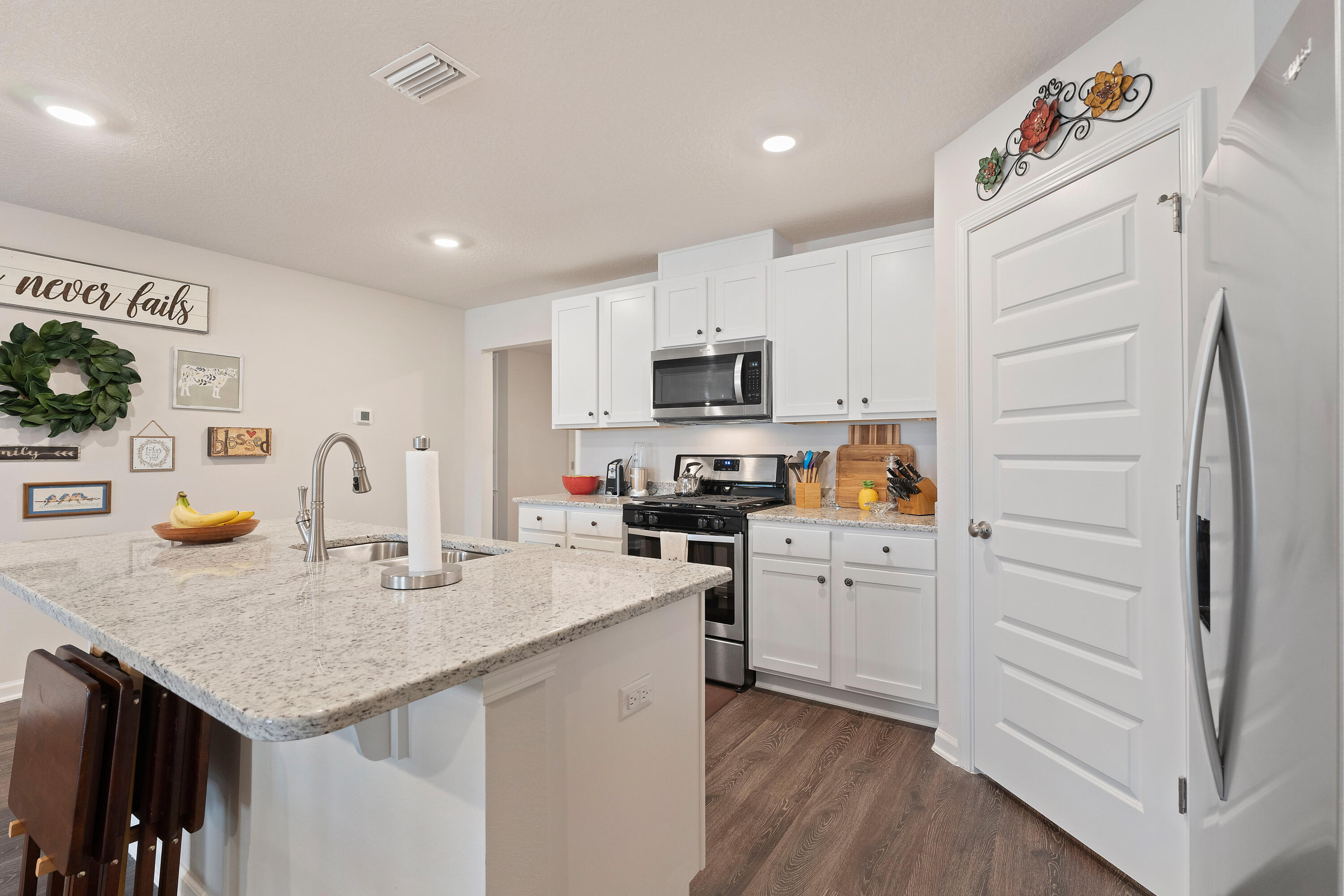 4630 Honor Guard Way Crestview, FL 32539 - Photo 8 of 45 Gallery Image 8
