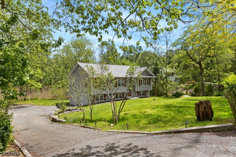 47 Winding Way Andover, NJ 07821 - Photo 2 of 42
