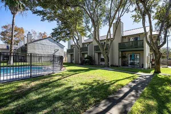 $185,000 | 302 St Andrews Street, Unit J101, Rockport, TX 78382
