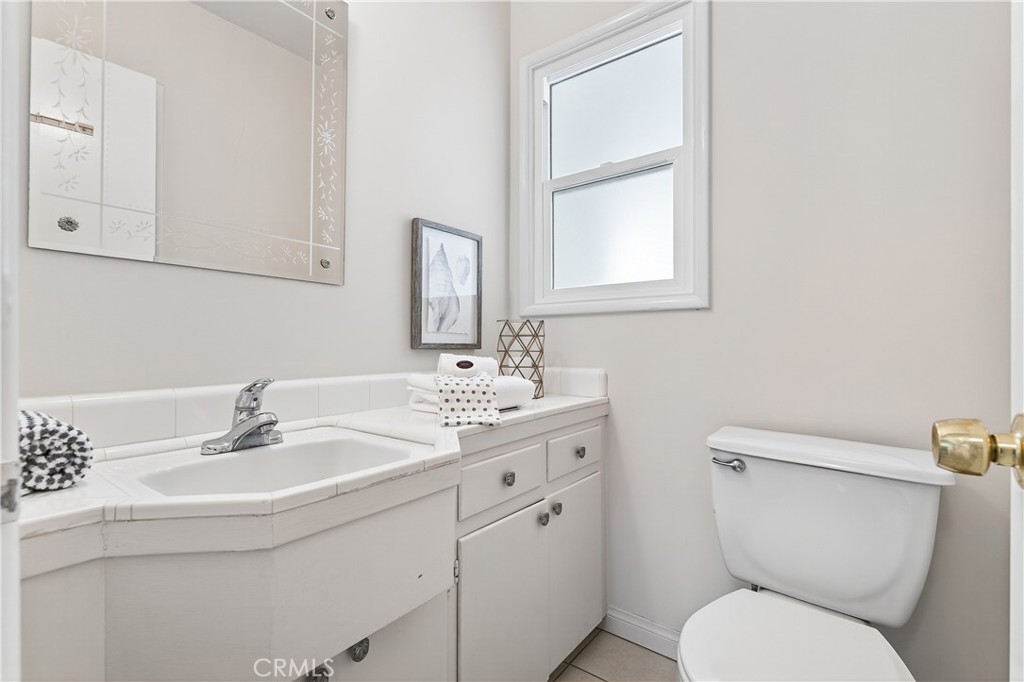 1005 West 20th Street Santa Ana, CA 92706 - Photo 13 of 28 1/2 bath off laundry room and Den