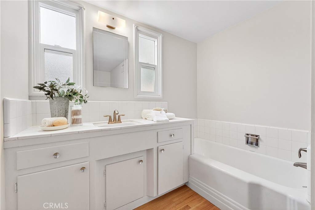 1005 West 20th Street Santa Ana, CA 92706 - Photo 20 of 28 Full bathroom off hallway with separate tub & shower