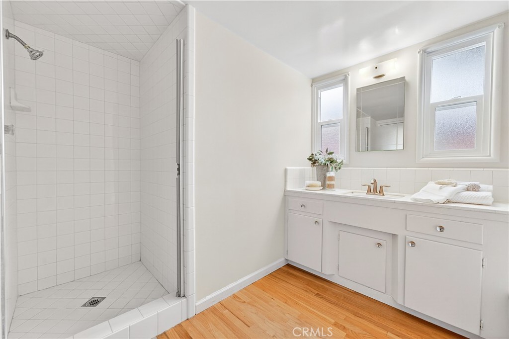 1005 West 20th Street Santa Ana, CA 92706 - Photo 21 of 28 Shower in full bath.