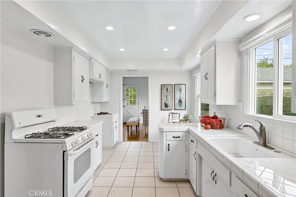 1005 West 20th Street Santa Ana, CA 92706 - Photo 9 of 28 Light and sunny kitchen with cozy eating nook
