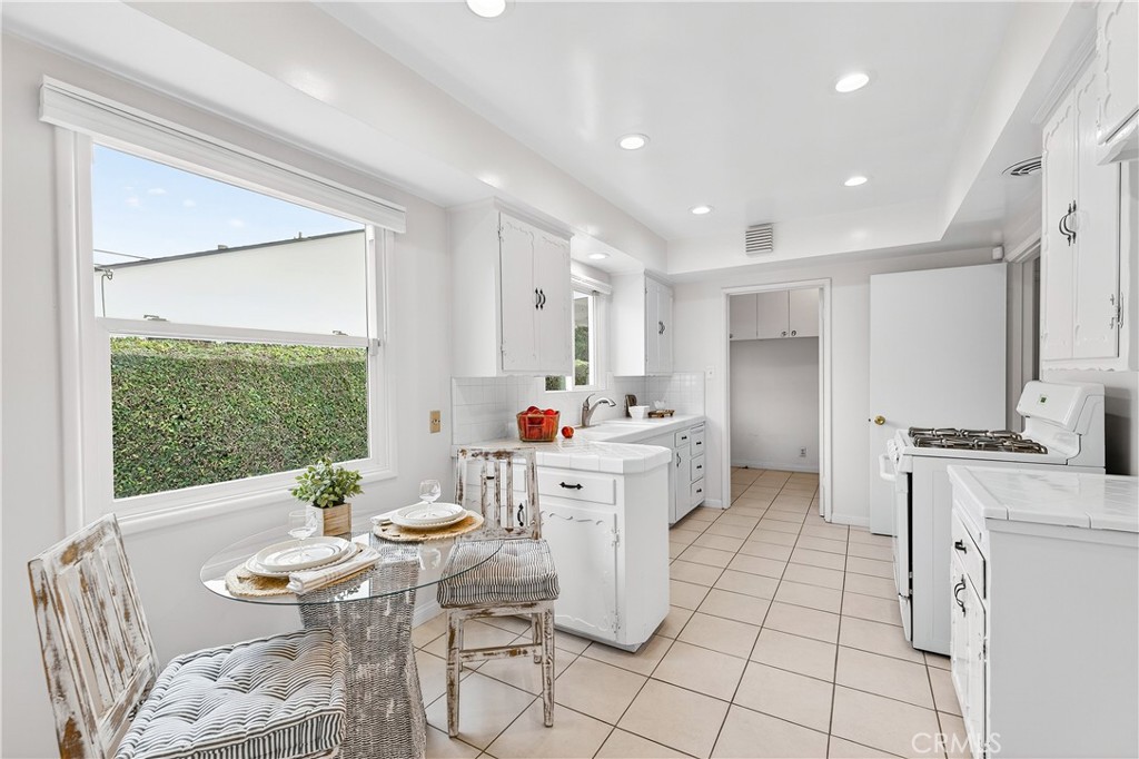 1005 West 20th Street Santa Ana, CA 92706 - Photo 10 of 28 Cozy nook and window in kitchen