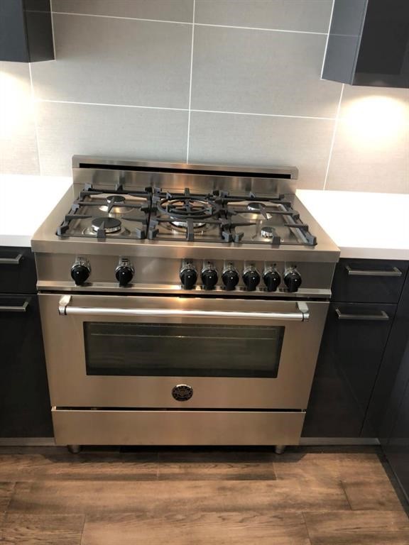 1211 Caroline Street, Unit 1708 Houston, TX 77002 - Photo 24 of 30 a stove top oven sitting inside of a kitchen