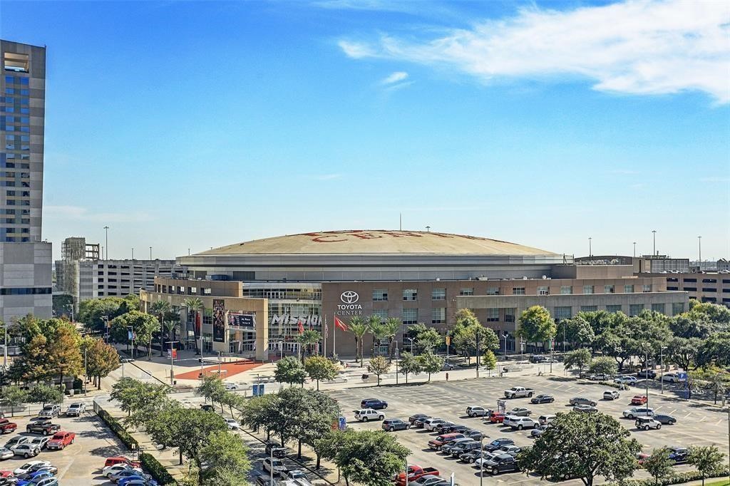 1211 Caroline Street, Unit 1708 Houston, TX 77002 - Photo 5 of 30 a view of a house with a yard and sitting area