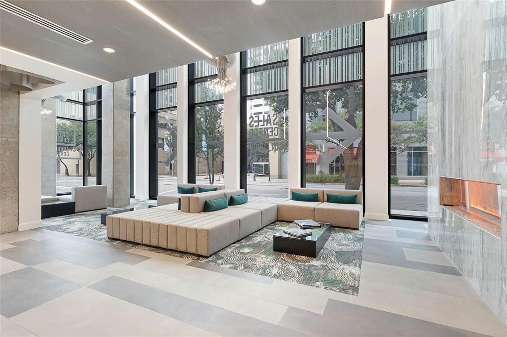 1211 Caroline Street, Unit 1708 Houston, TX 77002 - Photo 6 of 30 a bedroom with a large bed and a large window