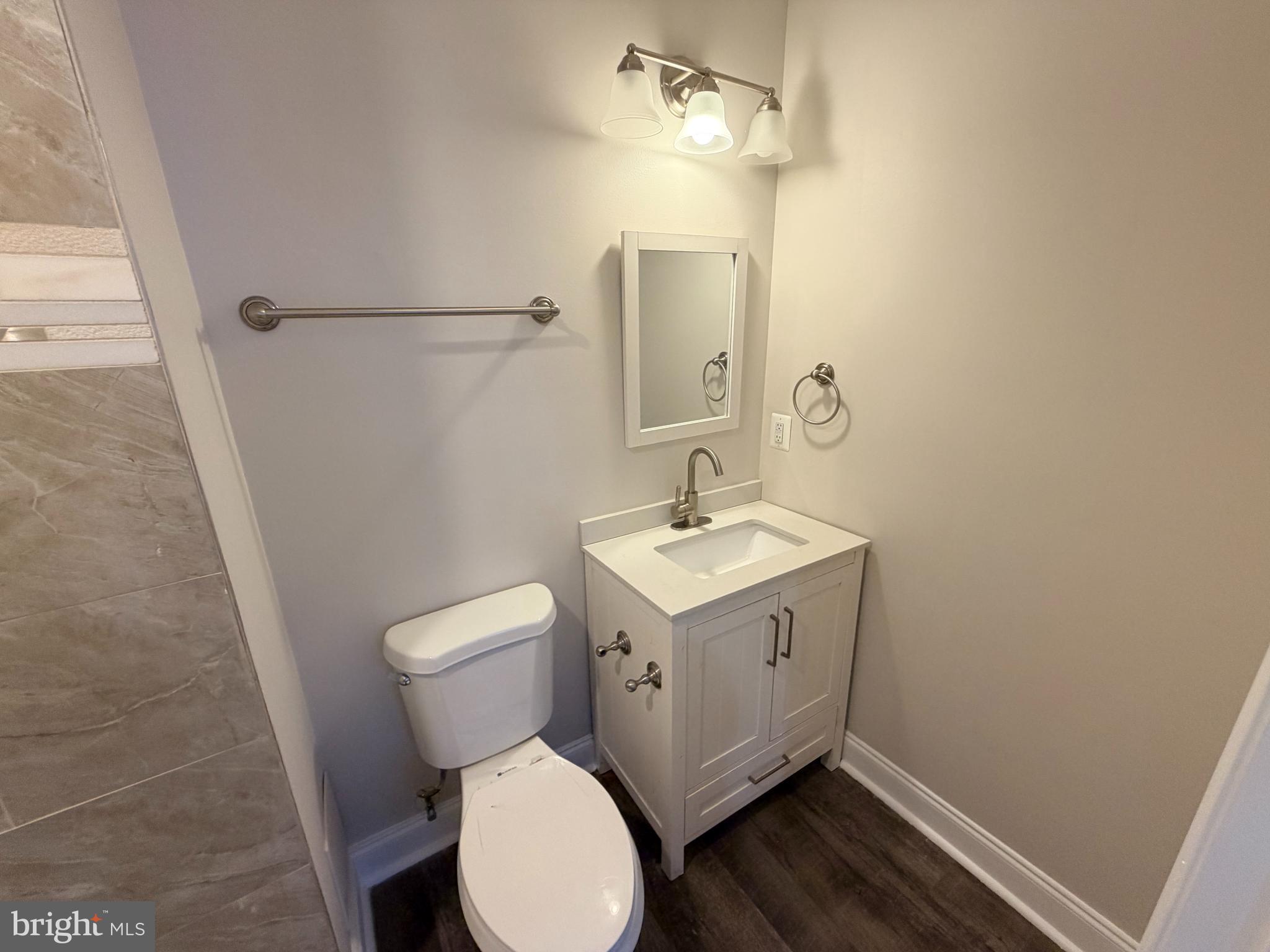 607 Cheraton Road Baltimore, MD 21225 - Photo 9 of 17 En-suite bathroom to primary bedroom