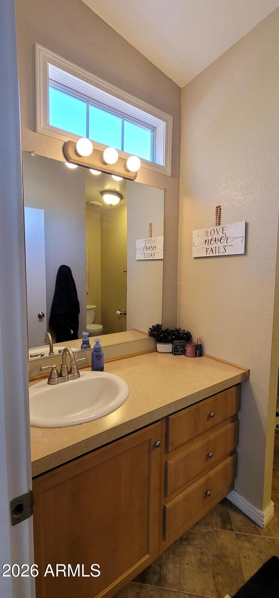 112 East Pine Street Payson, AZ 85541 - Photo 31 of 58 a bedroom with a bed and a dresser