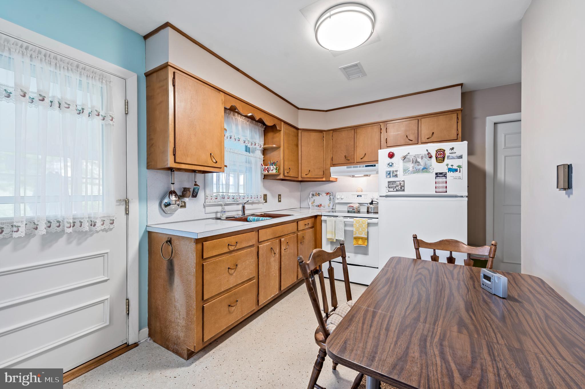 73 Colonial Road Allentown, PA 18109 - Photo 10 of 31 Gallery Image 10