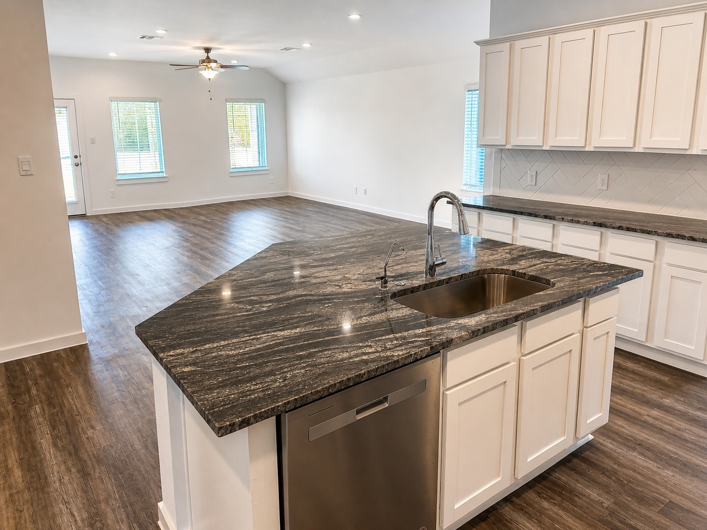 1018 Sycamore Drive Rosharon, TX 77583 - Photo 2 of 13