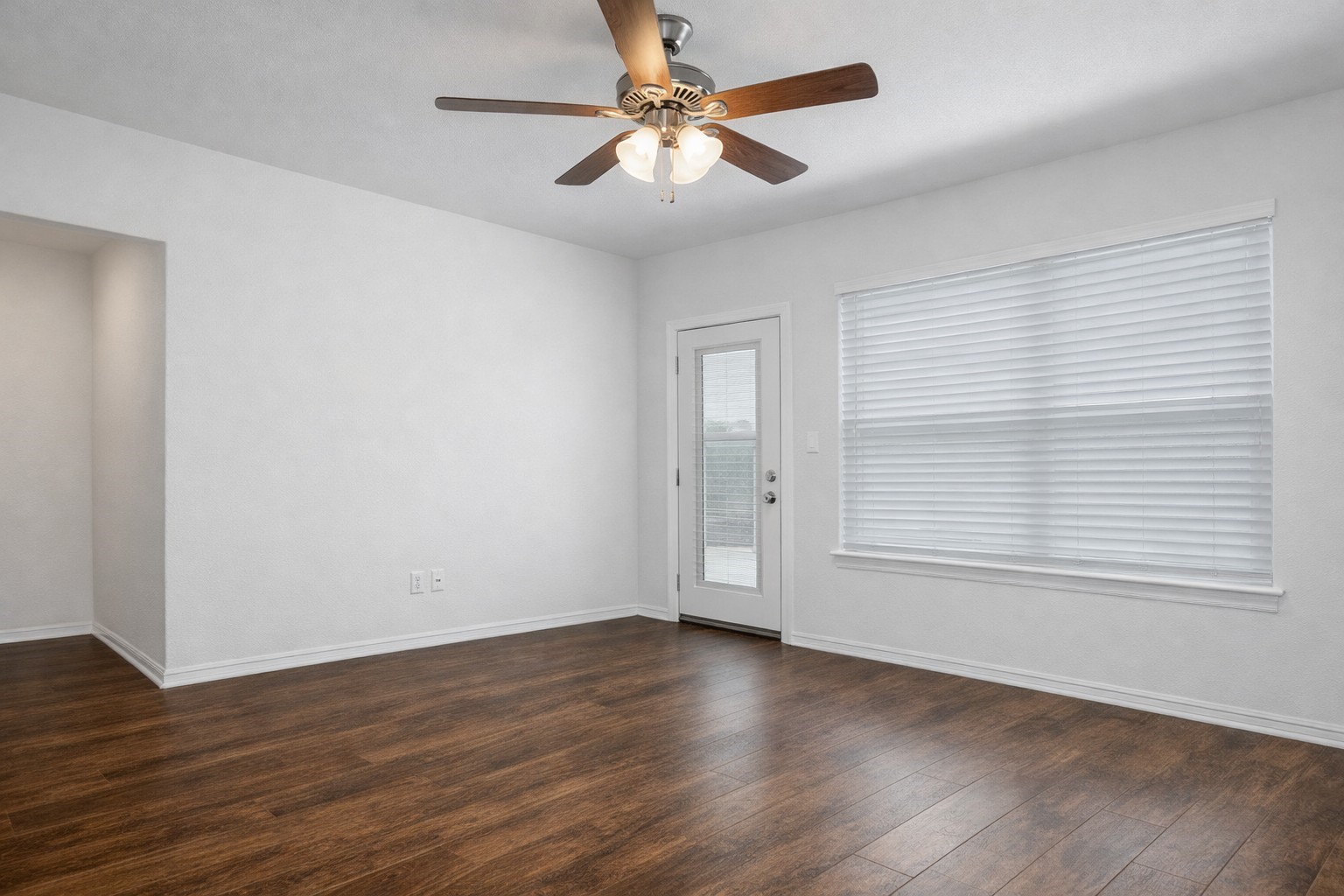 1018 Sycamore Drive Rosharon, TX 77583 - Photo 4 of 13