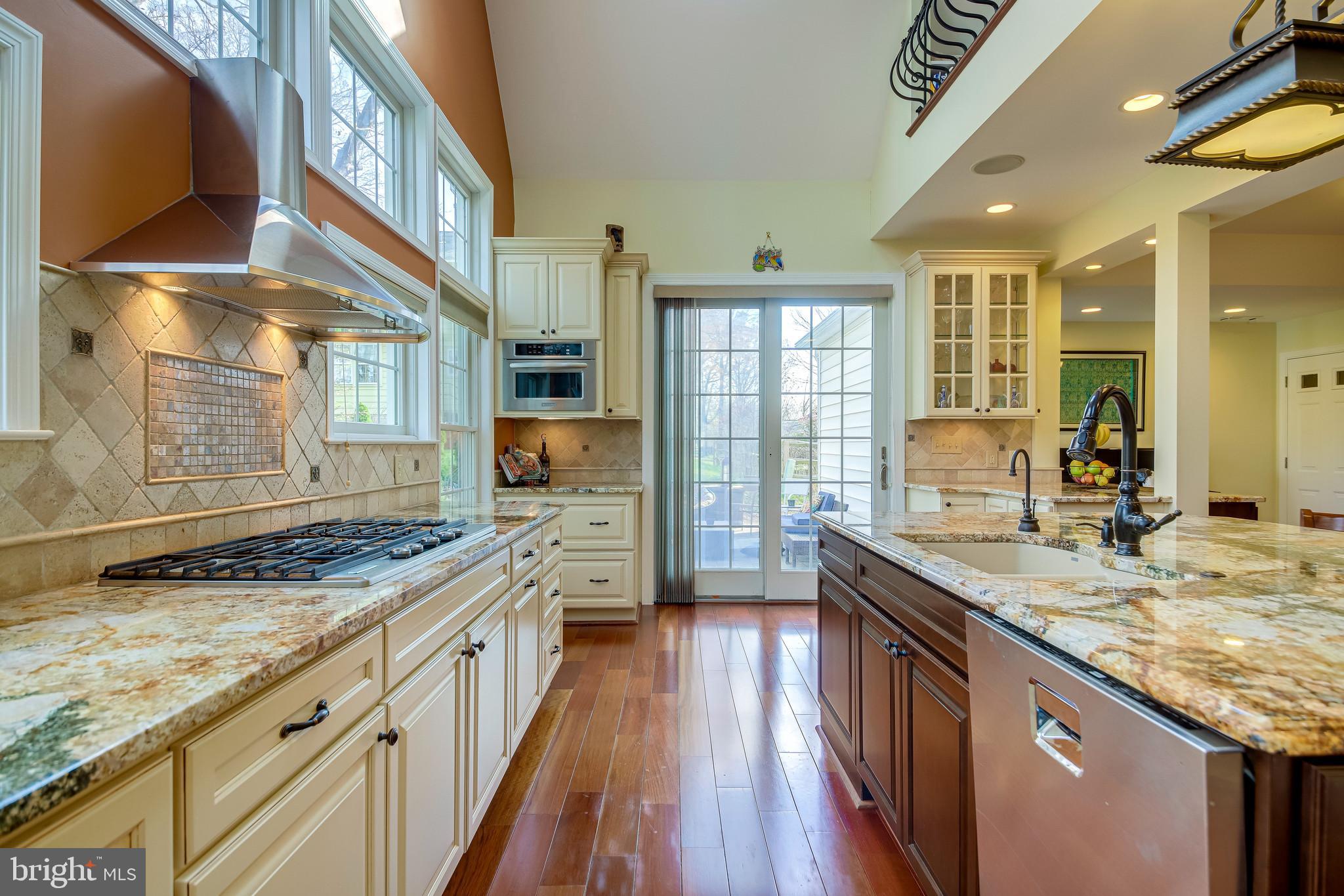 11019 Ring Road Reston, VA 20190 - Photo 11 of 62 Gourmet Kitchen with GAS cooking