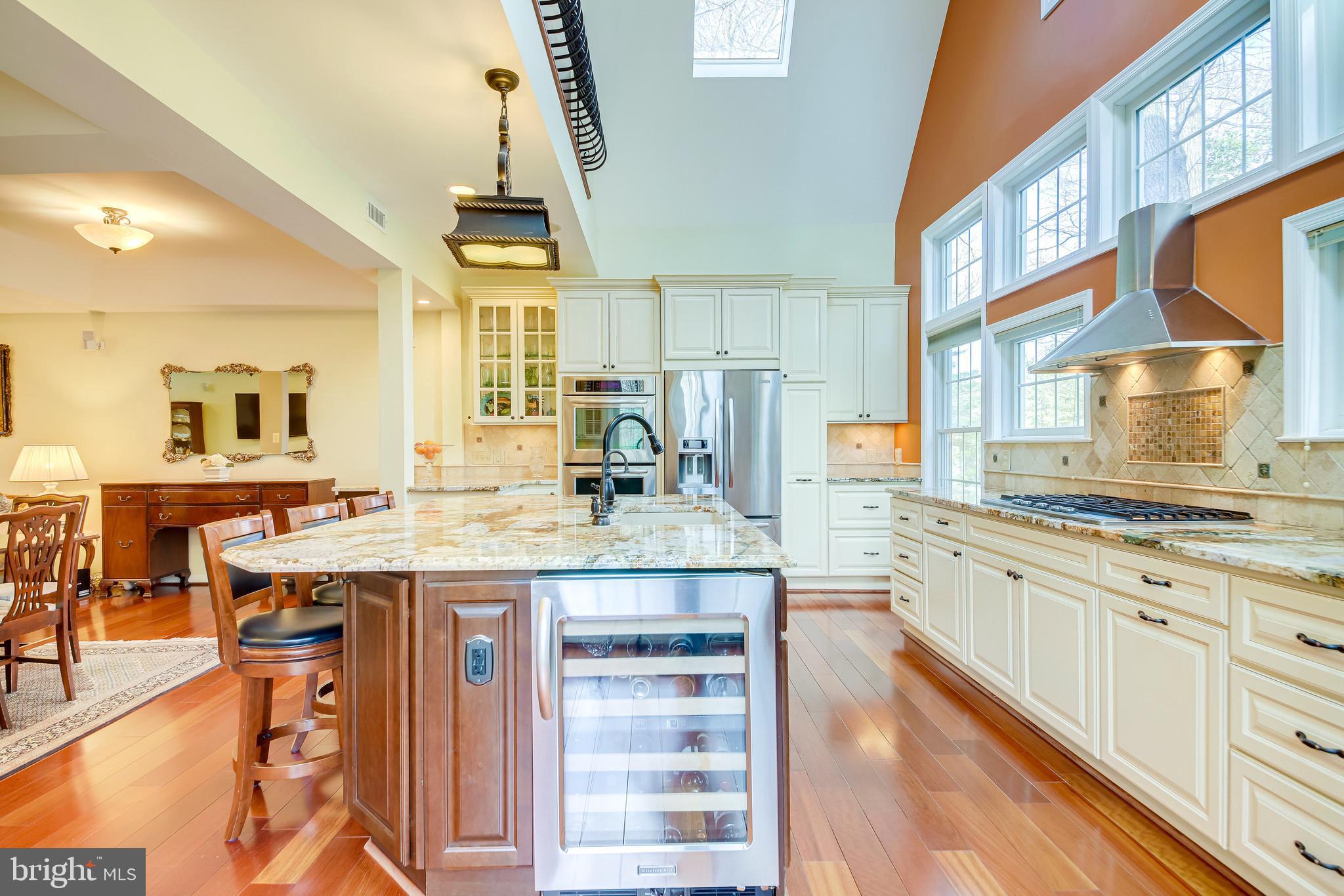 11019 Ring Road Reston, VA 20190 - Photo 14 of 62 Great entertaining space w/ patio off kitchen