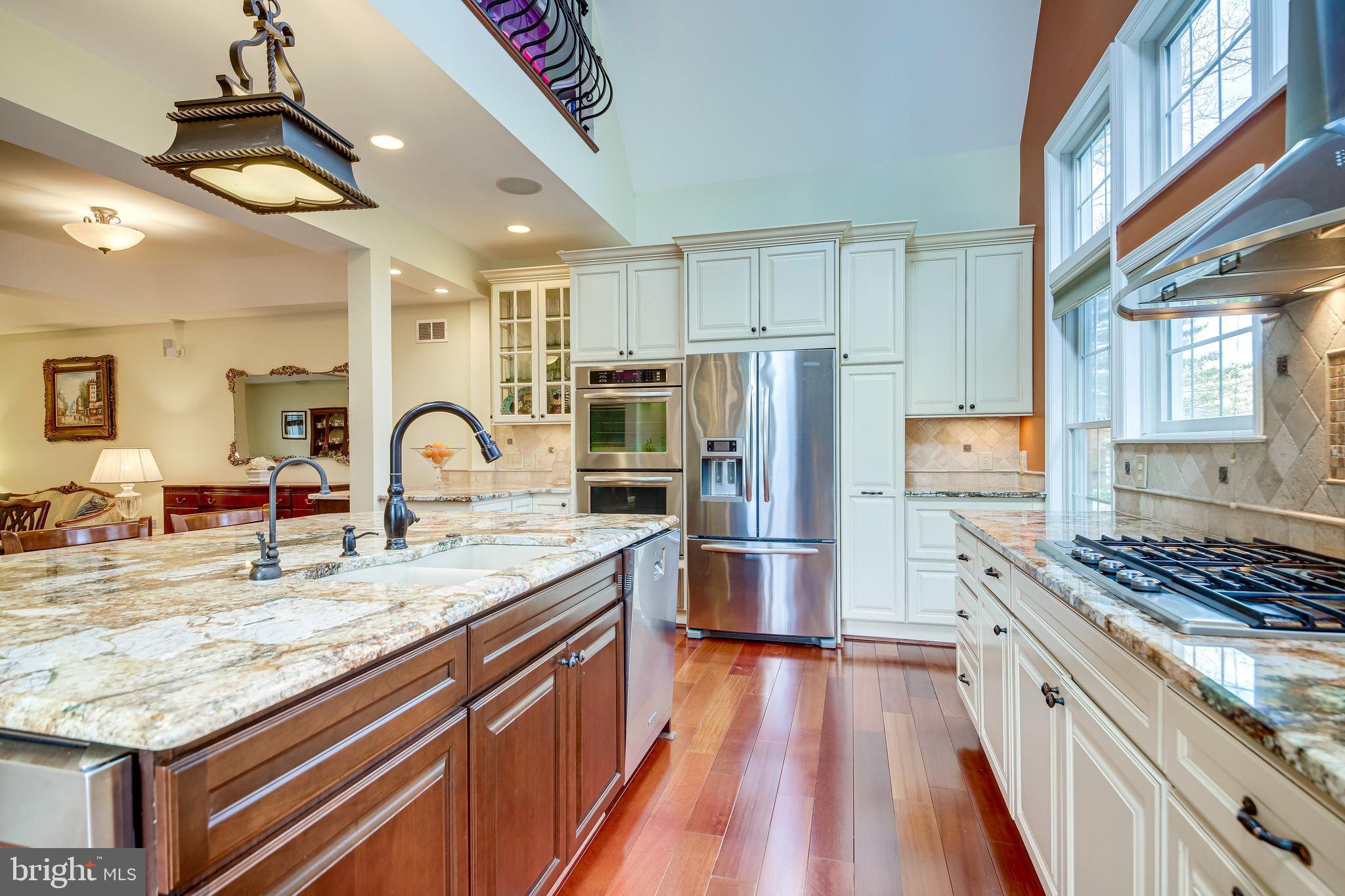 11019 Ring Road Reston, VA 20190 - Photo 15 of 62 Kitchen Aid appliances, double oven and warmer