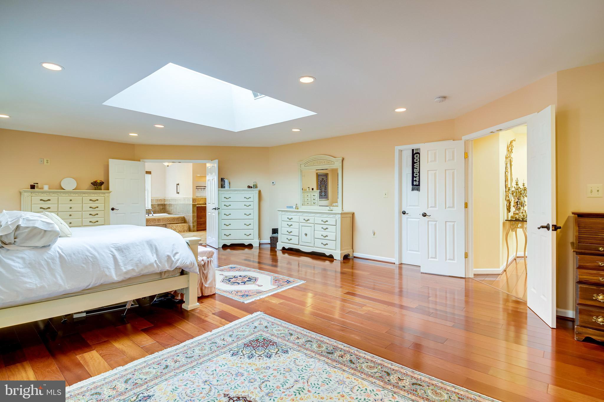 11019 Ring Road Reston, VA 20190 - Photo 39 of 62 LARGE primary bedroom suite.