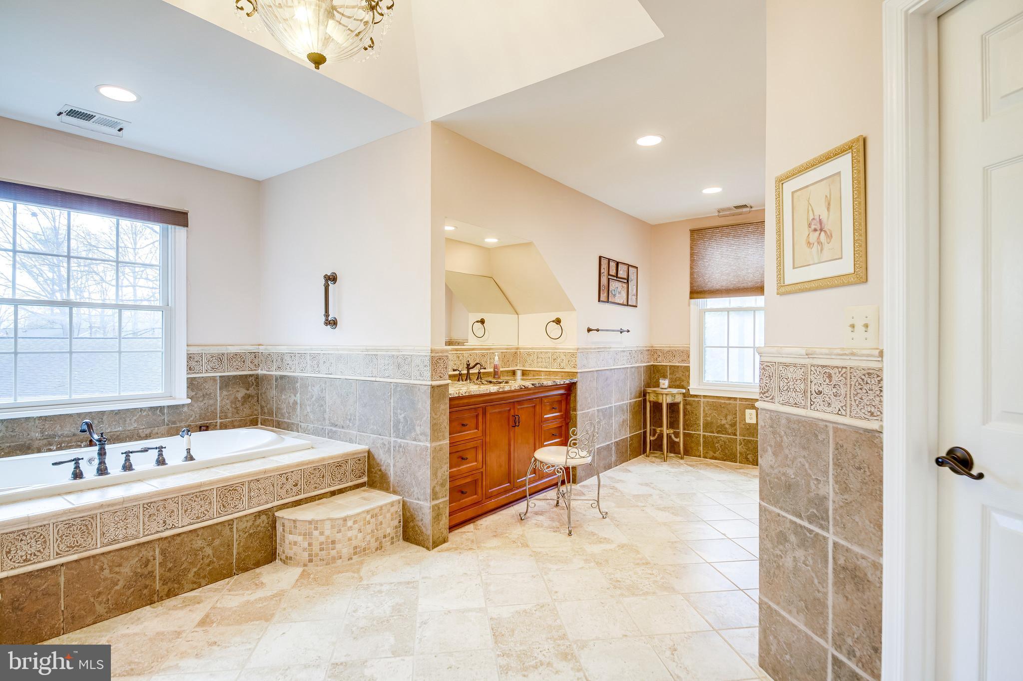 11019 Ring Road Reston, VA 20190 - Photo 42 of 62 LARGE primary bathroom with soaking tub+shower
