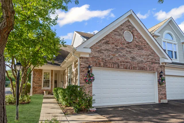 $485,000 | 807 Fairmont Court, Des Plaines, IL 60018