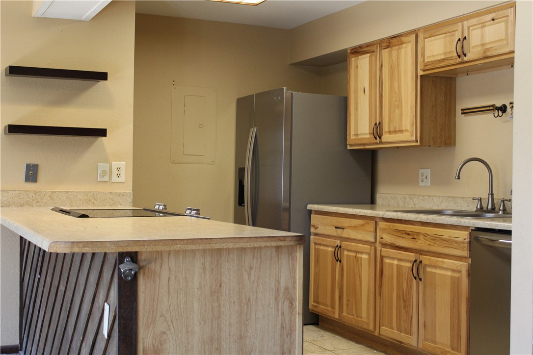 325 Four Oclock Road, Unit C202 Breckenridge, CO 80424 - Photo 7 of 11 Kitchen, newer appliances