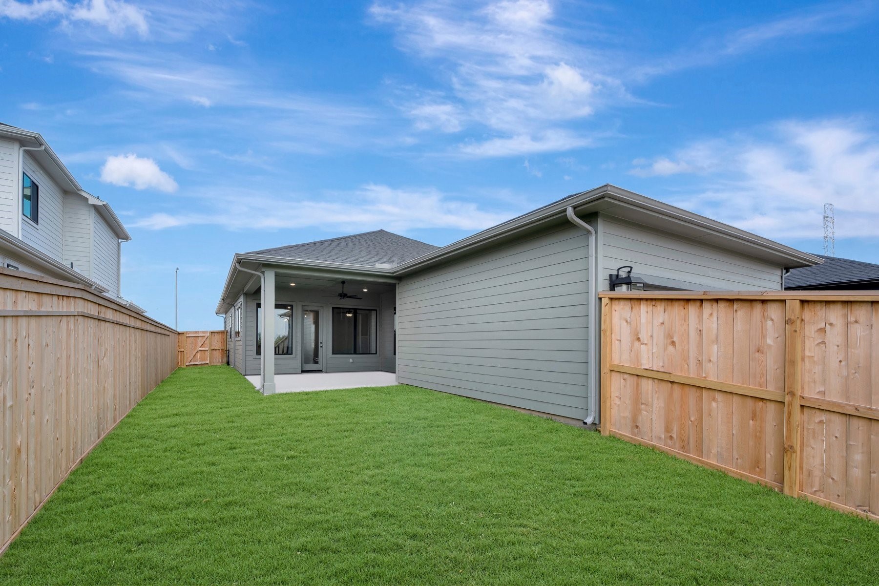 2722 Cottage Place Rosharon, TX 77583 - Photo 10 of 50 a view of a backyard with a garden