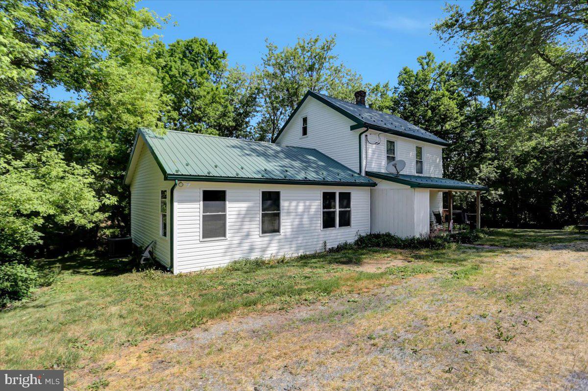 7776 Lyons Road Waynesboro, PA 17268 - Photo 4 of 49 Gallery Image 4