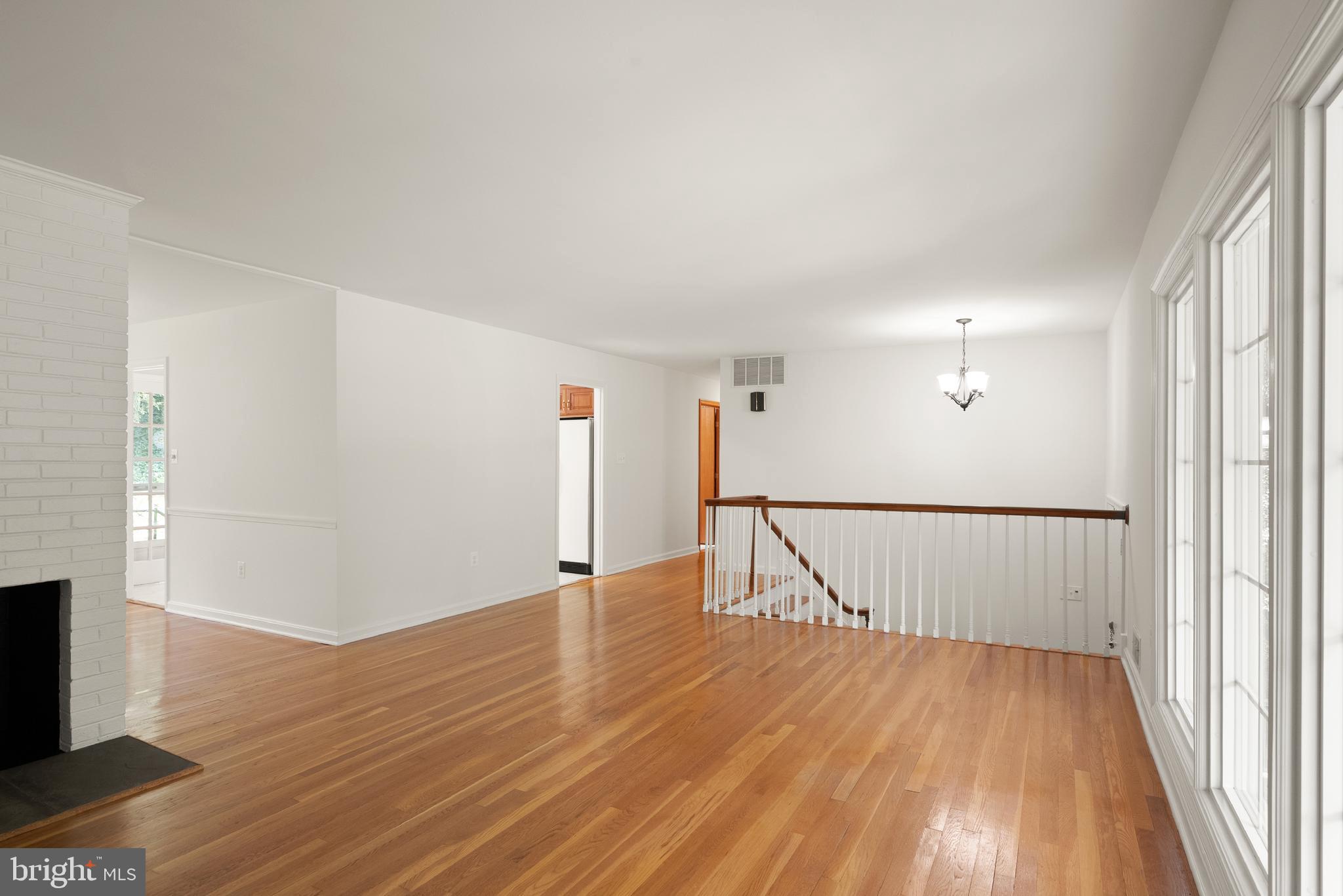3311 Midland Road Fairfax, VA 22031 - Photo 8 of 45 Living Room