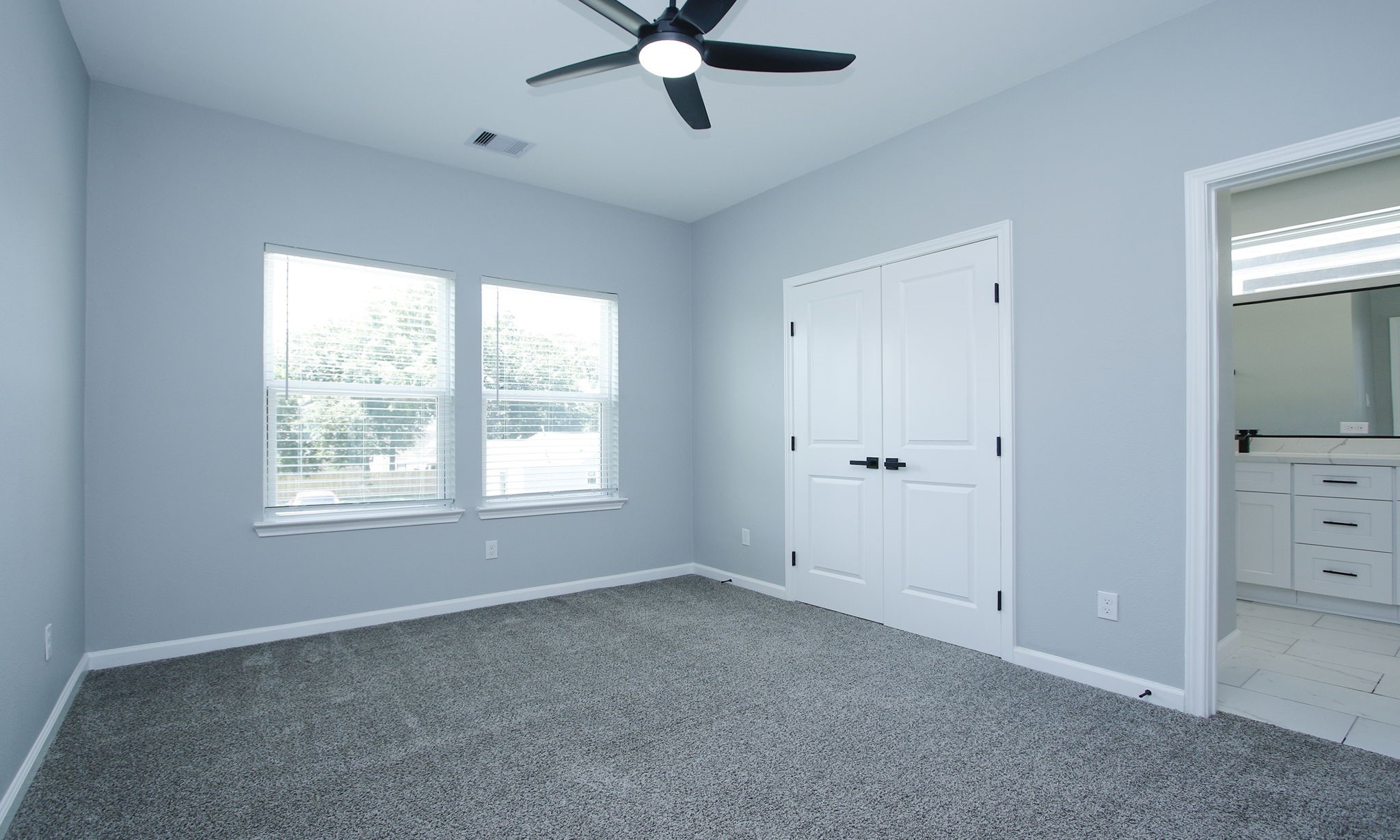 4337 Faulkner Street Houston, TX 77021 - Photo 23 of 39 a view of a livingroom with a window and a ceiling fan
