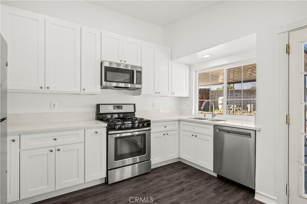 27394 Rustic Lane Highland, CA 92346 - Photo 13 of 41