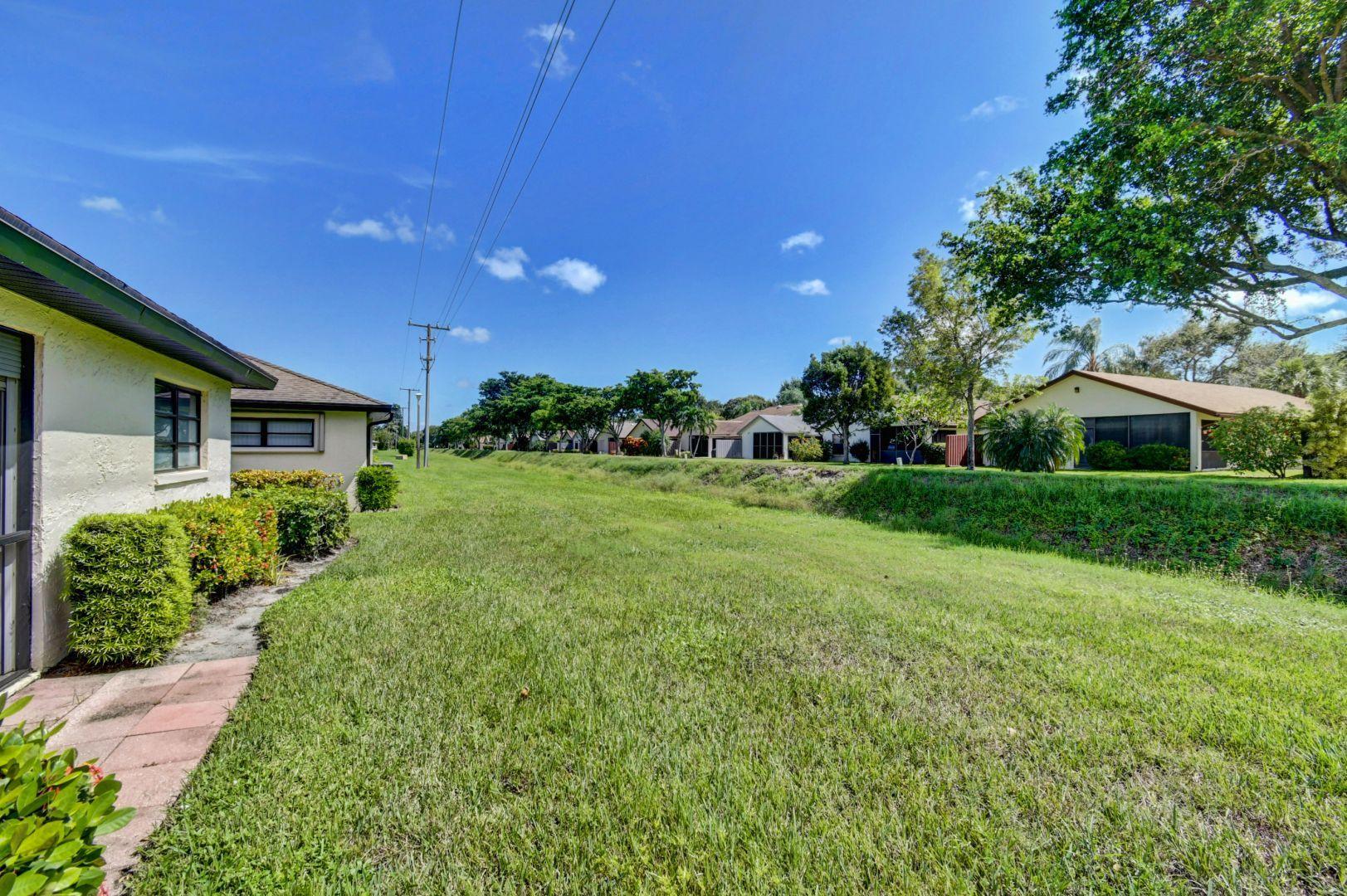 4870 Equestrian Road, Unit A Boynton Beach, FL 33436 - Photo 6 of 38 38_dsc_4207_08_09_10_11